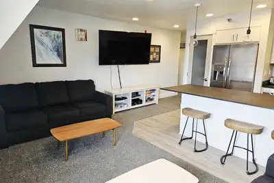 Image de New! Selkirk Bungalow - Family-Friendly Suite Sleeps 8