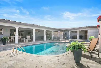 Image de 7 Min Walk to Mangel Halto • Private Pool