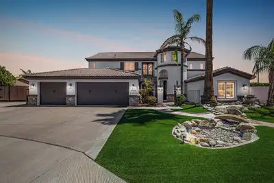 Image de Resort-Style Luxury ~ Pool, Hot Tub, Water Slide, Sports Courts, Skate Ramp +