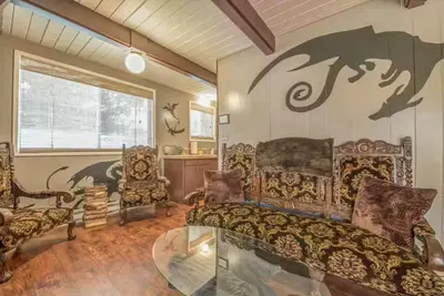 Image de Unique-themed Medieval Villa - Cozy, Family-Friendly, Walk to Beach & Town, 2 Br