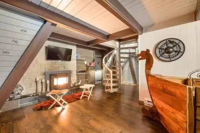 Image de Unique-themed Viking Villa - Cozy, Family & Pet-Friendly, Walk to Beach & Town