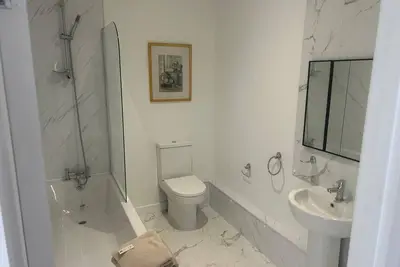 Image de Large & Impressive newly built 5-Bed detached house