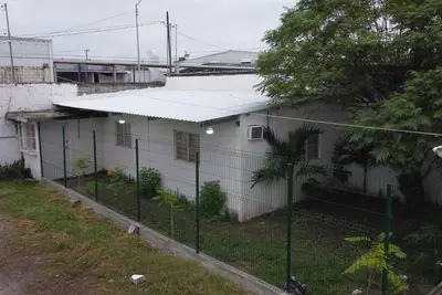 Image de Krypto House with Bathtub and Kitchen