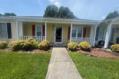 Image de Stylish Fully Private 2br 2ba Townhome