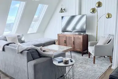 Image de Perfect Winter Getaway at Leatherbark: Lovely 4-Br Condo Minutes from Slopes!