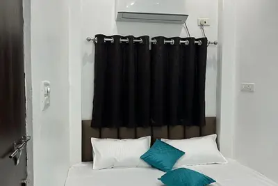 Image de Shree Gomukh Residency Guest house located near to river bank & temple, 250 mtrs