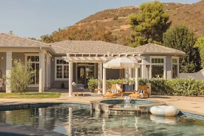 Image de Luxury family-friendly villa with resort backyard
