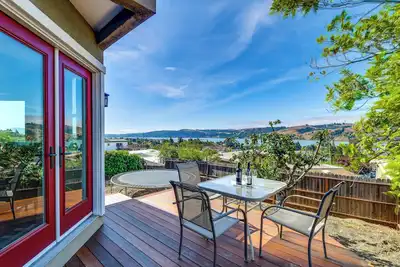 Image de 1 Mi to Downtown Benicia: Scenic Cliffside Escape