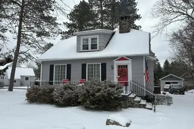 Image de Winter Wonderland Near Skytop! Cozy 5br/3ba home with Fireplace & Fenced-In Yard