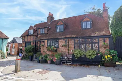 Image de The Old House, pet friendly, character holiday cottage in Hamble
