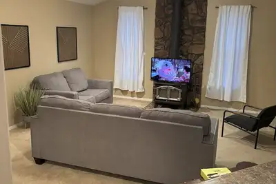 Image de Charming Home Tucked Away and Near Major Restaurants and Stores