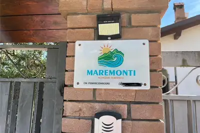 Image de Modern Apartment Surrounded By Greenery But A Stone'S Throw From The Sea And Mountains