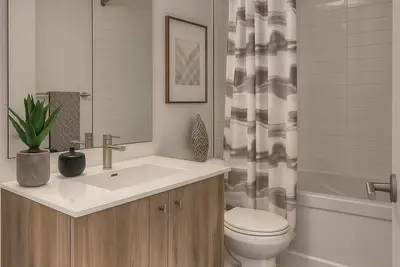 Image de “Luxury Downtown Stay at Duo Condos – Hot Tub, Games Room & More! ”