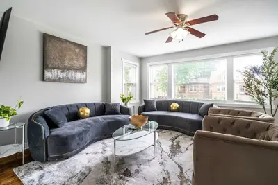 Image de New! Beautiful 7bd Home - Sleeps 15 + 2 Car Garage