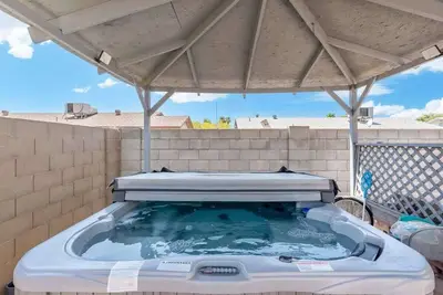 Image de 3 Bedroom | Outdoor Dining | Great Location