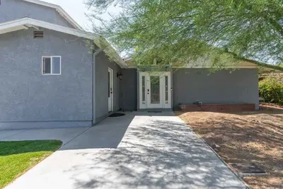 Image de Spacious 8 Bedroom | Hot Tub & Grill | Close to Do