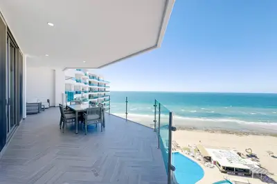 Image de Esmeralda Beach Resort 3 Bedrooms Condo C 1102