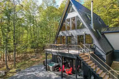 Image de Stunning New Construction, Modern + Beautiful!