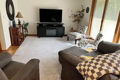 Image de The Wren House: A quiet house nestled in northeast Lincoln.