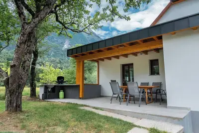 Image de 3-bedroom apartment with stunning mountain views and a large private terrace