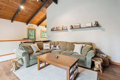 Image de Family Lodge | Firepit, Ski & Storyland Cabin