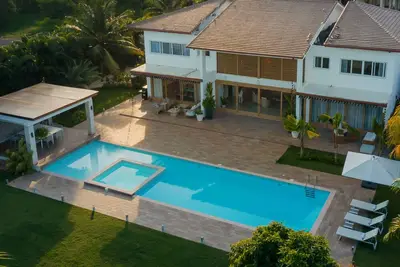 Image de 6 bedrooms in country house 4 golf carts included