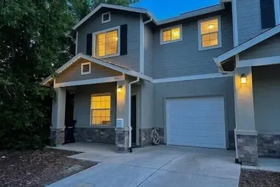 Image de Modern 3-bedroom house : walking distance to Uc Davis Hospital.