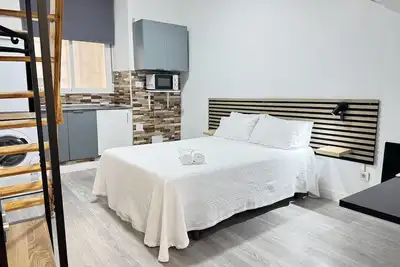 Image de Downtown Cozy Exterior Duplex Studio | 017