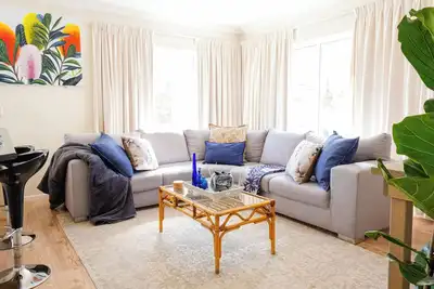 Image de Coastal Sandz | Stylish Beachside Apartment | Strand Beach. 50 metres from Ocean