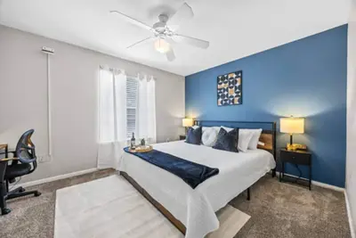 Image de 2br Modern Hideaway near Downtown, Gated, Pool