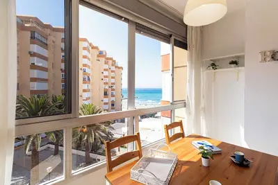 Image de Glimpses of the PentHouse Lighthouse