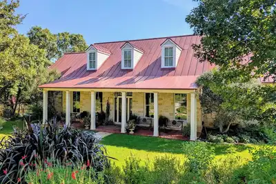 Image de Westlake Retreat Only 5 Miles from Downtown Austin