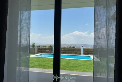 Image de Propriété contemporaine avec piscine privée et vues spectaculaires en Andalousie
