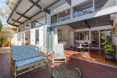 Image de Treetop Retreat - Spacious home with pool