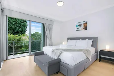 Image de Wonderful Warrawee with Parking and backyard