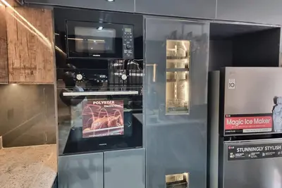 Image de Rare 2bed Luxury guest house with private garden and pool table close to airport