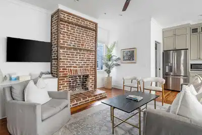 4bd House Downtown w. Rooftop Terrace + Parking
