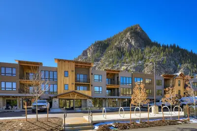 Image de New Construction on Frisco's Main St! ! Private Hot Tub! ! Fl102