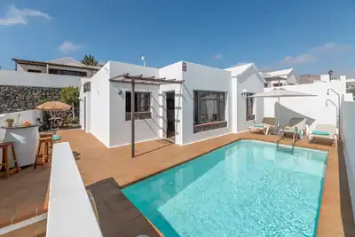 Image de Maison de Vacances 'Timanfaya' avec Vue sur la Mer, Piscine Privée et Wi-Fi