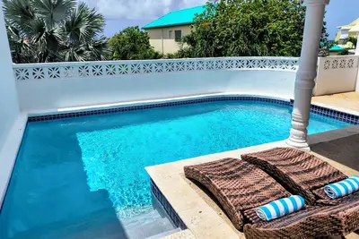 Image de New Listing, Exceptional 3 bed & bath with private pool in Pelican Cove