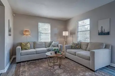 Image de Serene Simplicity: Close to I-55 Graceland Airport