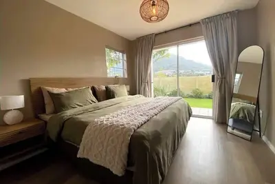 Image de 2 Bedroom Ground Floor Apartment, Princess Beach Club, HoutBay