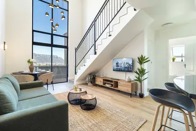 Image de 2 Bedroom, Mountain View Penthouse, Century City