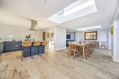 Image de Maison-Moderne-Salle de bain privée-Vue sur Rue-Windrocks