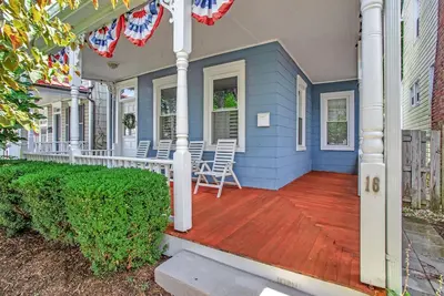 Image de Walk to Dta & Usna | Pet-Friendly Home