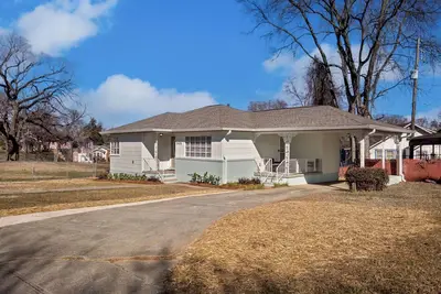 Image de Lovely 2-bedroom mid-century house with Ac in Birmingham