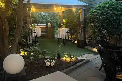 Image de Luxury Sheridan Park Home