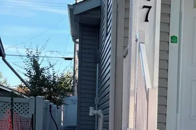 Image de Cozy 2-Bedroom Basement Suite | Private Entrance | Pet-Friendly