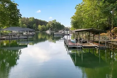 Image de Lake Keowee Waterfront Retreat with Private Dock Nestled in a Deep Water Cove