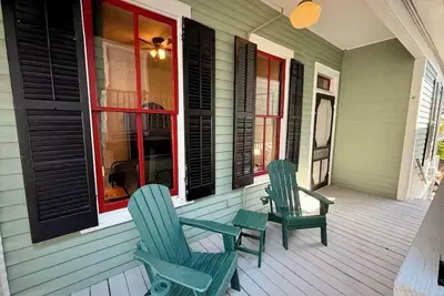 Image de Historic Cottage • Walk to Beach! • 5mins to Strand & Cruise Port